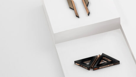 Shooting photo bijoux Gold pour Tellmee : visuels minimalistes, élégants et lumineux, conçus pour sublimer l’éclat et la finesse des bijoux en or.