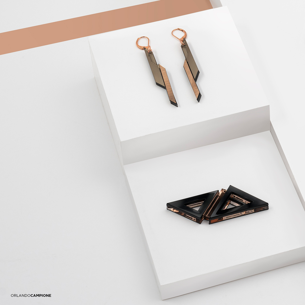 Shooting photo bijoux Gold pour Tellmee : visuels minimalistes, élégants et lumineux, conçus pour sublimer l’éclat et la finesse des bijoux en or.