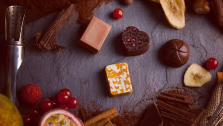 Découvrez Bauduin Chocolat à travers un shooting photo révélant le savoir-faire artisanal et la créativité de cette jeune chocolatière belge.