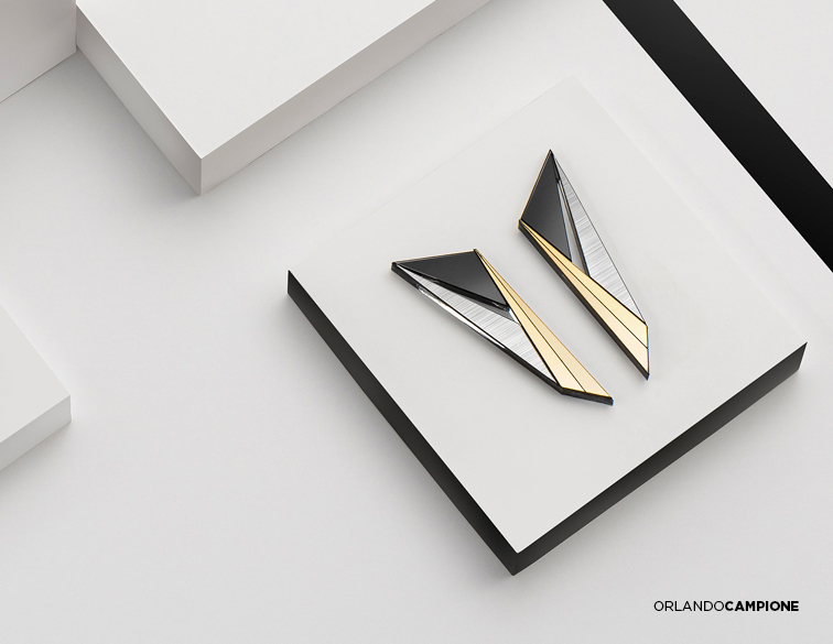 Découvrez les bijoux argentés avec les shooting photo Tellmee. Minimalistes et modernes, parfaits pour une campagnes promotionnelles. Orlando Campione Photo graphe